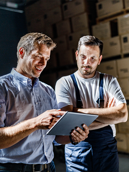  Buyers Edge Portrait 3 men pointing at tablet