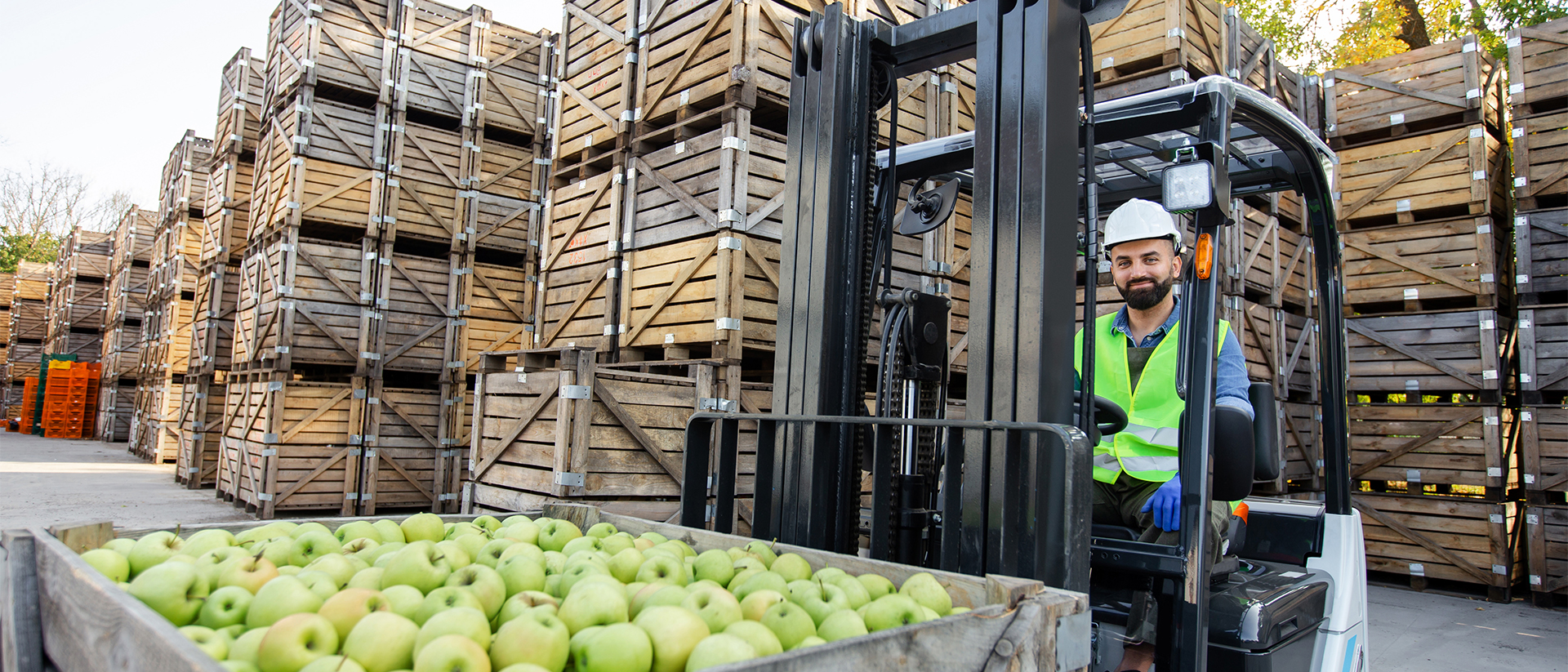 Buyers Edge header image forklift truck with apples